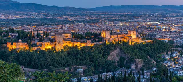Tour noturno pela Alhambra e pelos Palácios Nasridas em grupo reduzido
