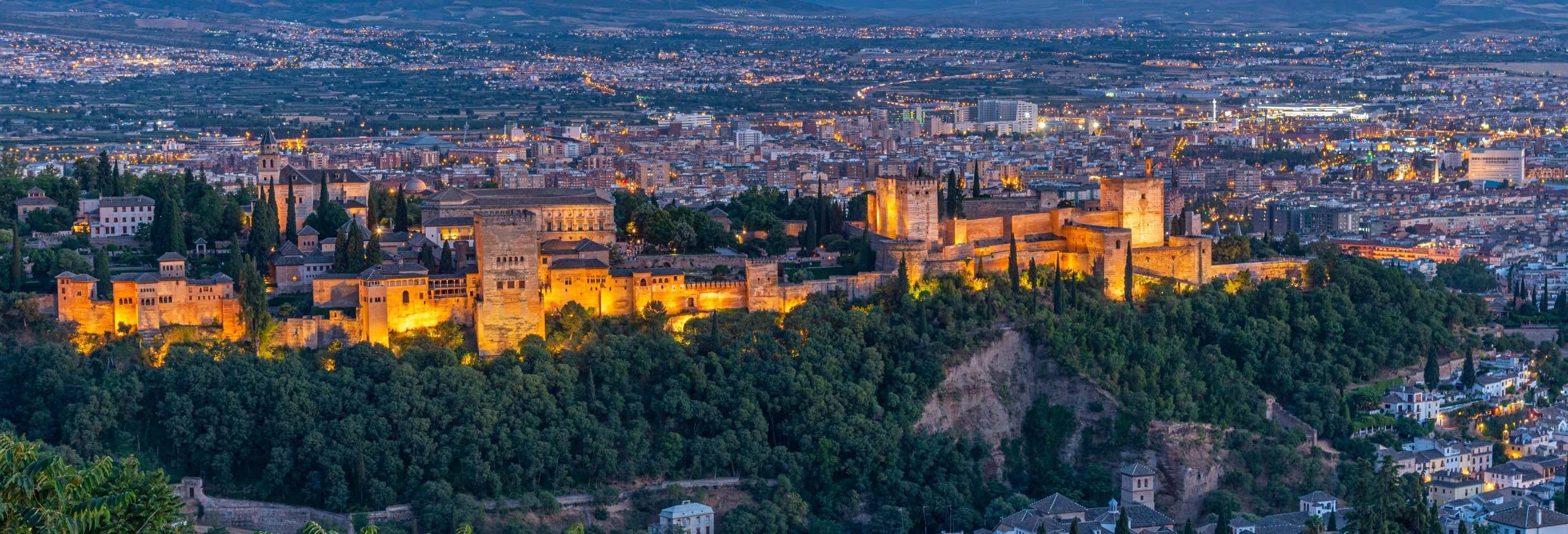 Tour nocturno por la Alhambra y los Palacios Nazaríes en grupo reducido