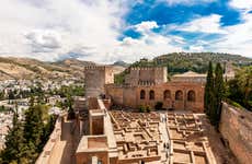 Tour privado pela Alhambra sem visita aos Palácios Nasridas