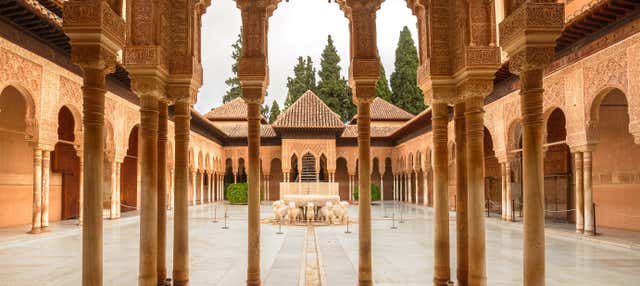 Transporte a la Alhambra y los Palacios Nazaríes con entradas y guía