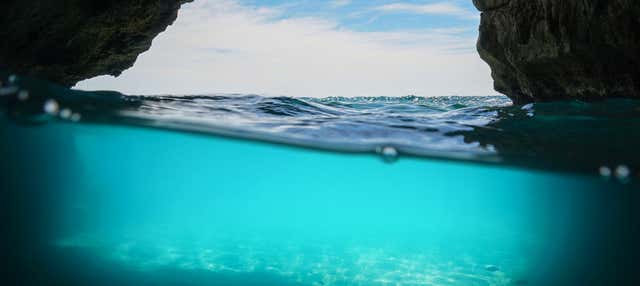 Snorkeling nella grotta del Llop Marí
