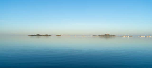 Paseo en barco por las islas volcánicas del Mar Menor