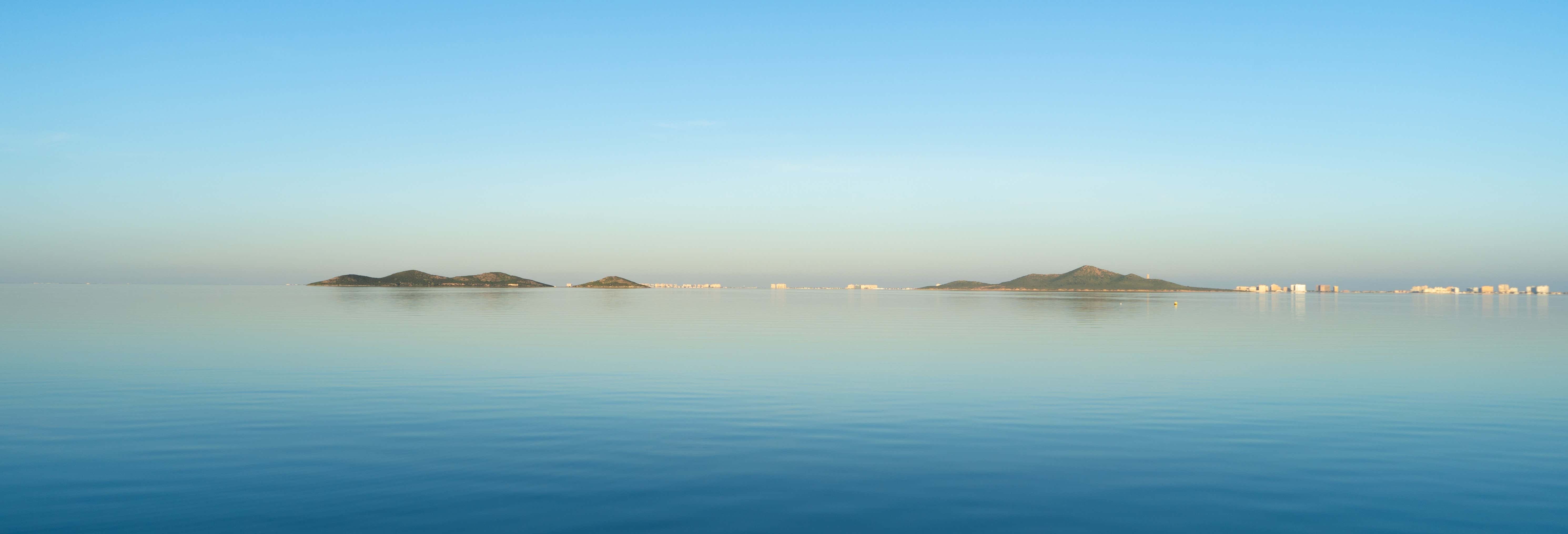 Paseo en barco por las islas volcánicas del Mar Menor