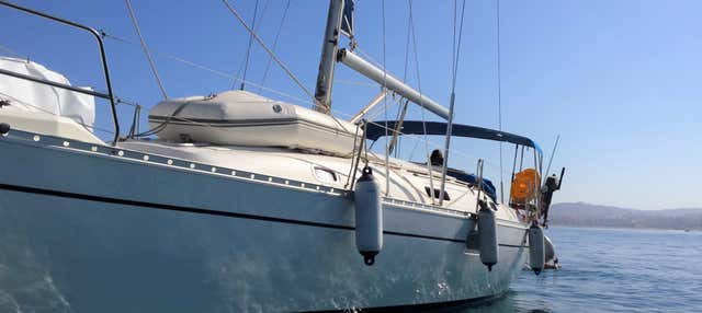 Giro in barca a vela a Puerto Banús