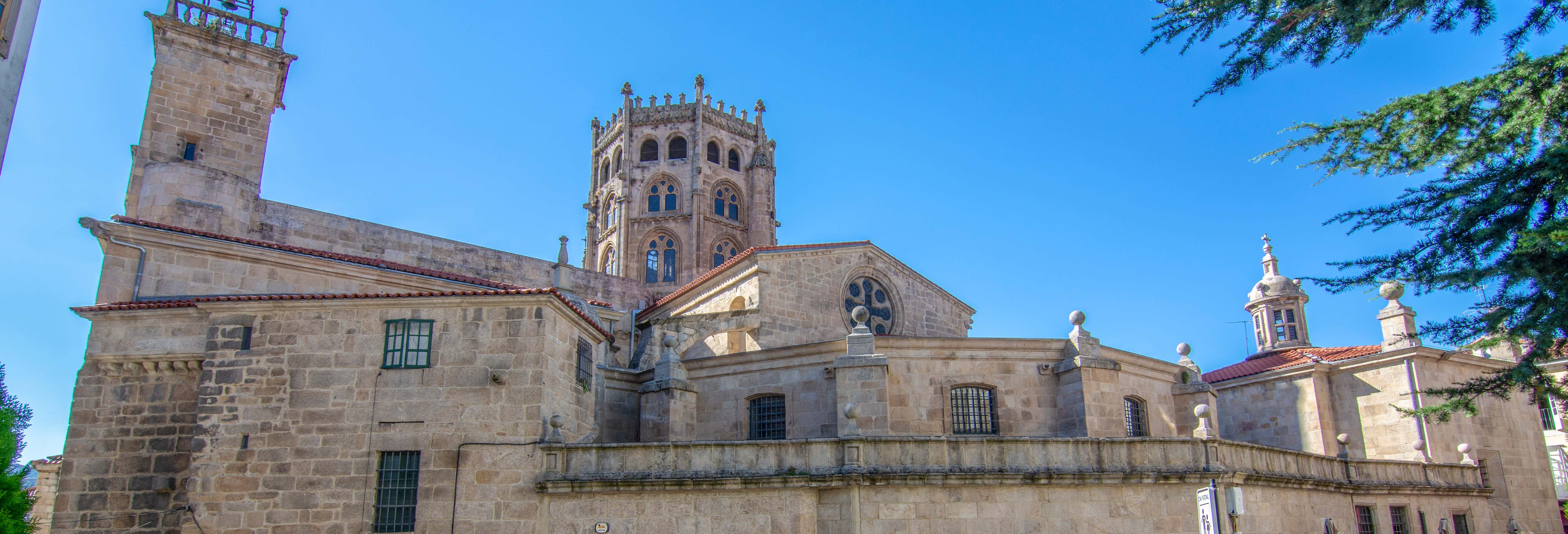 Tour della Cattedrale di Ourense con salita sul campanile