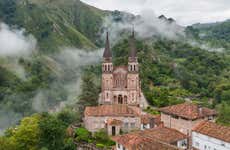 Covadonga, Cangas de Onís Lakes + Lastres Day Trip