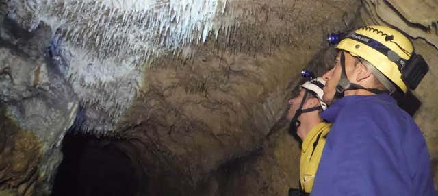 Speleologia nella grotta del Nozal
