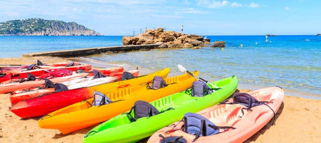 Kayak e snorkeling alla spiaggia Es Figueral