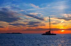 Paseo en barco al atardecer por San Antonio