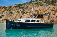 Passeio de barco privado por Cala Bassa e ilha Conejera