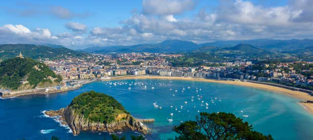 Giro in catamarano lungo la costa di San Sebastián