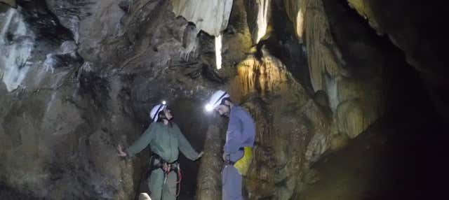 Speleologia nella grotta del Nanzal