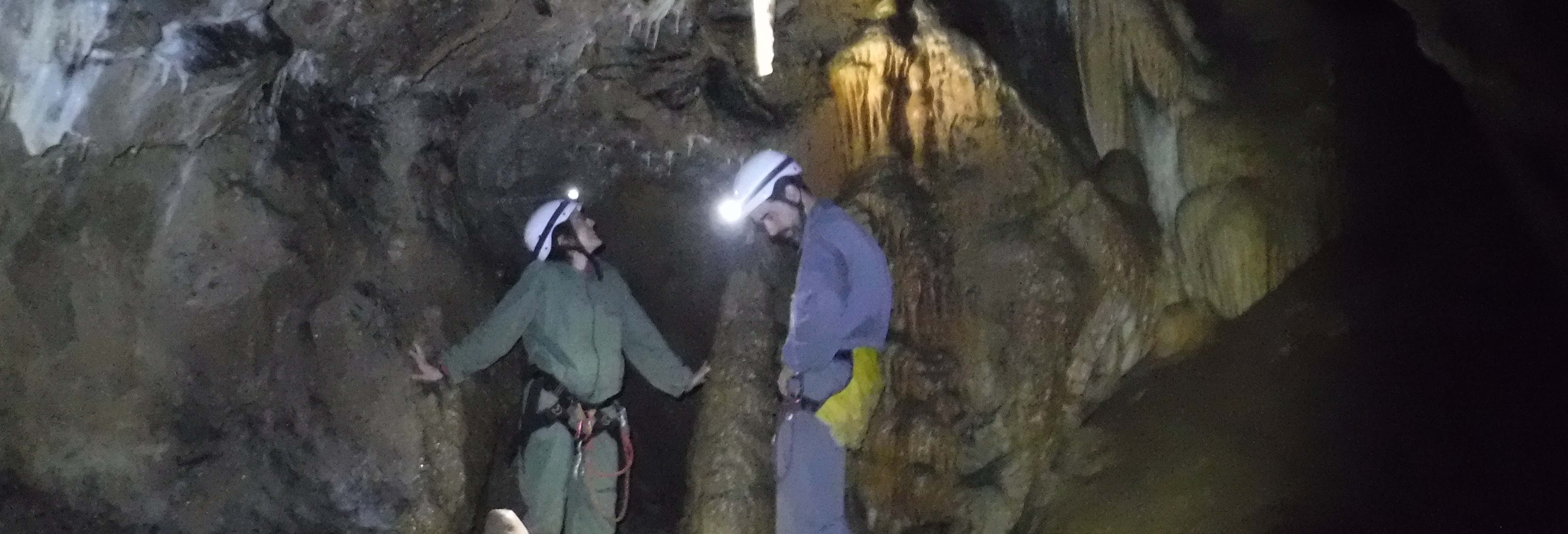 Speleologia nella grotta del Nanzal