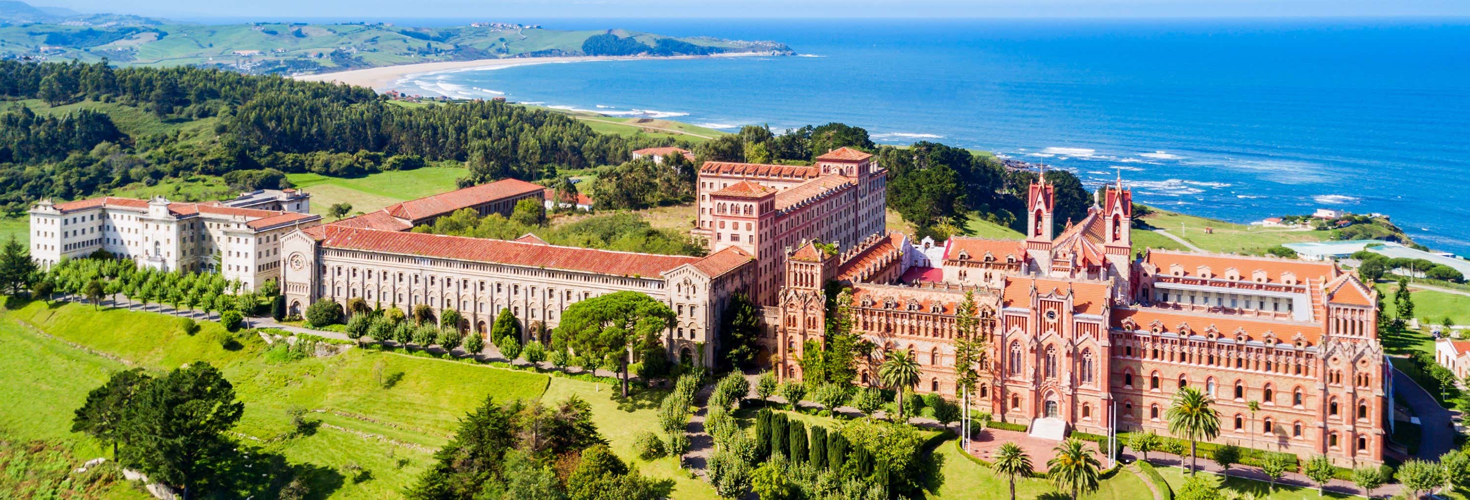 Escursione ad Altamira, Santillana del Mar, Comillas e il Capricho di Gaudí