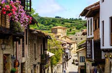 Comillas, Capricho de Gaudí, Santillana del Mar e Bosque de Sequoias