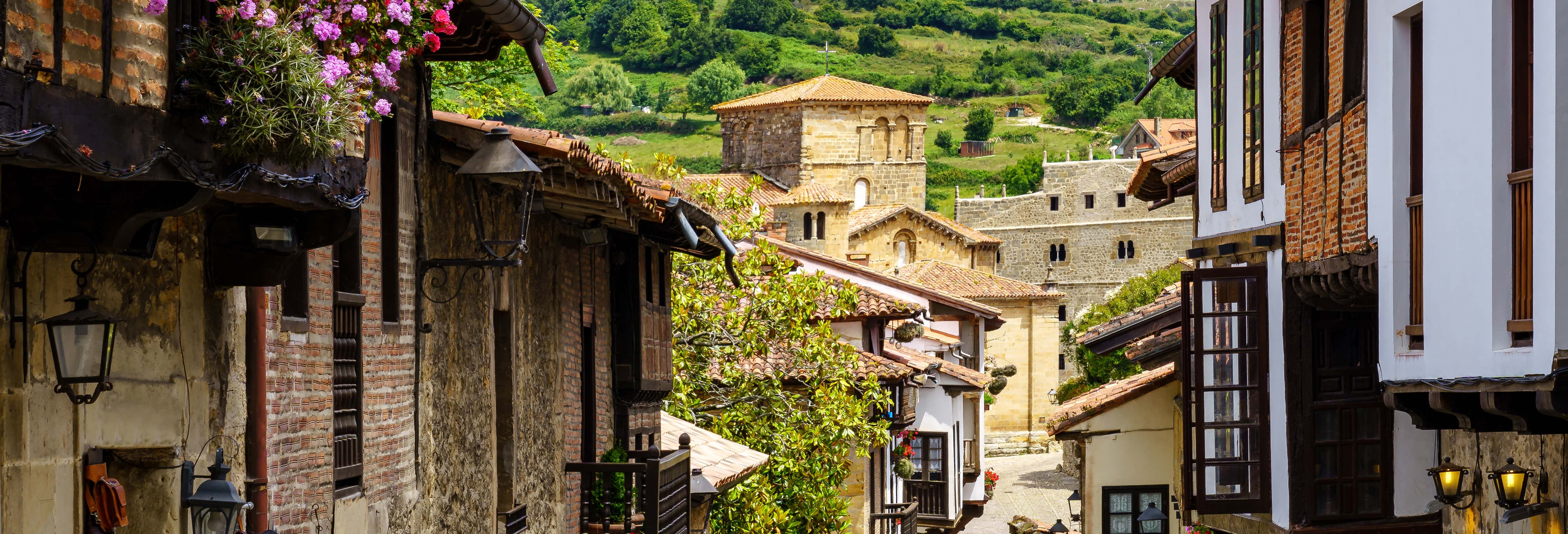 Comillas, Capriccio di Gaudí, Santillana del Mar e Foresta di Sequoie