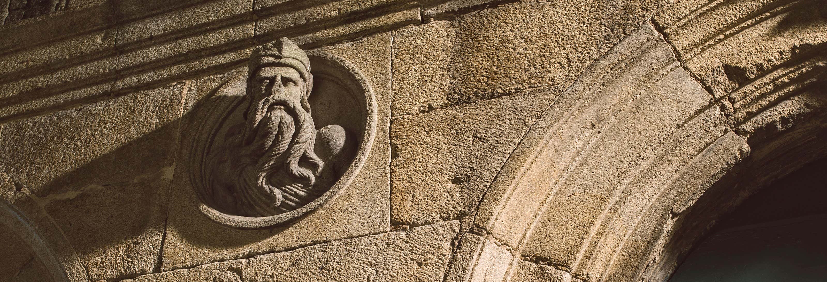 Mysteries Walking Tour with Traditional Galician Dinner