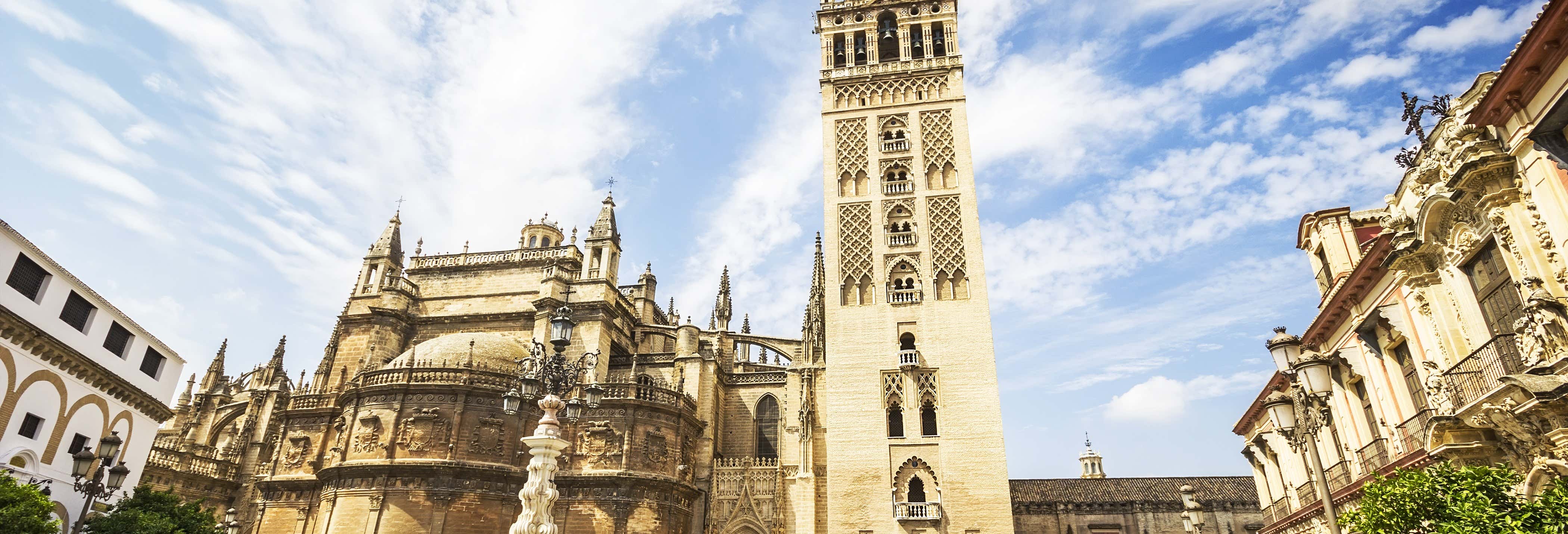 Tour pelo Alcácer, pela Catedral e pela Giralda com guia em português