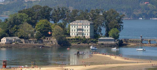 Traghetto per l'isola di San Simón