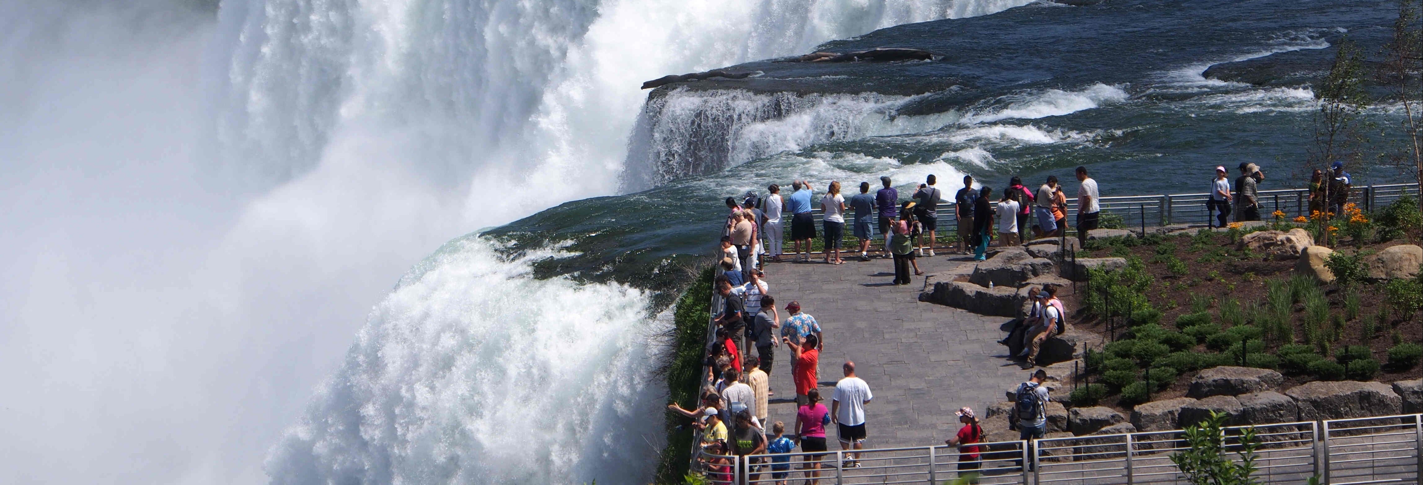 Niagara Falls Tour + Cave of the Winds Ticket