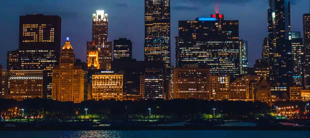 Crucero nocturno por el río Chicago y el lago Michigan