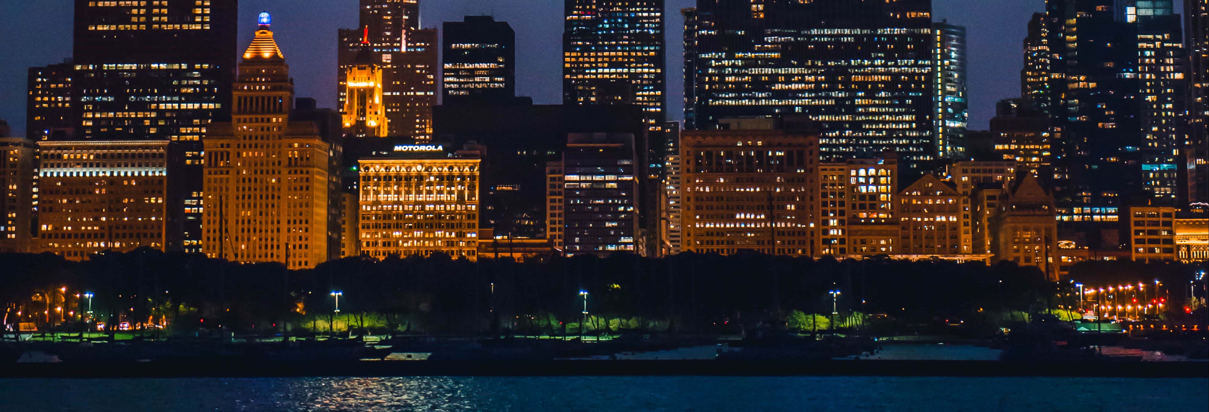 Crucero nocturno por el río Chicago y el lago Michigan