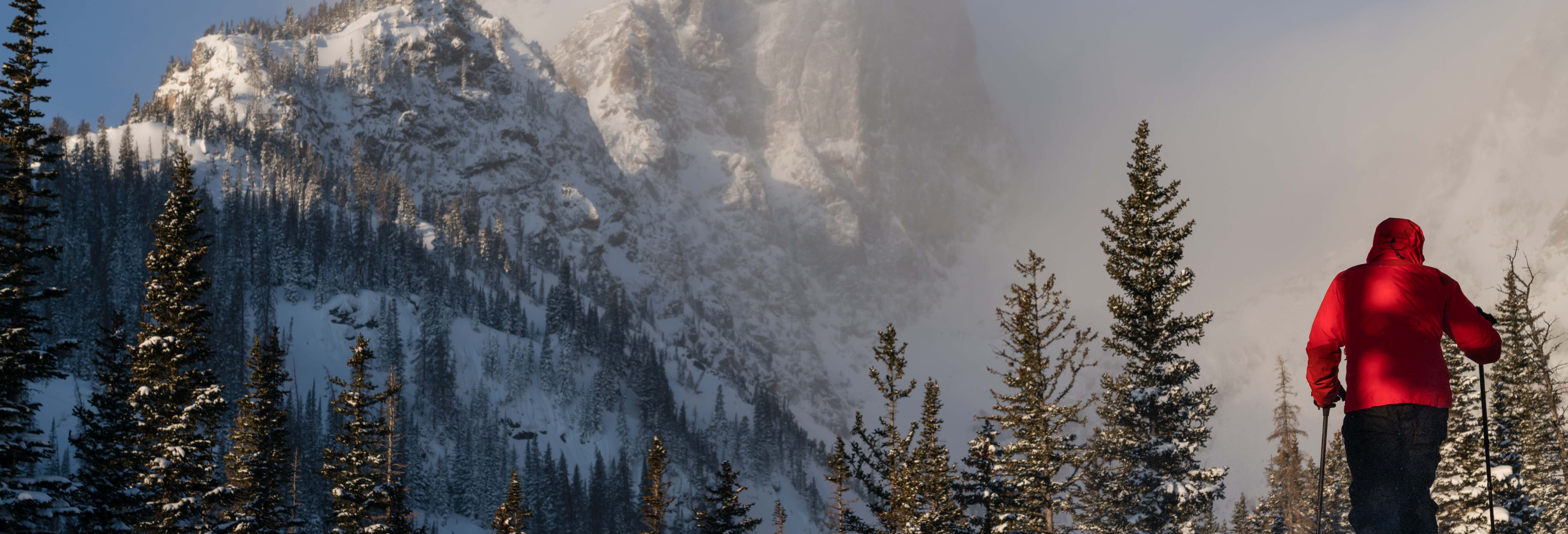 Passeggiata con le racchette da neve sulle Rocky Mountains