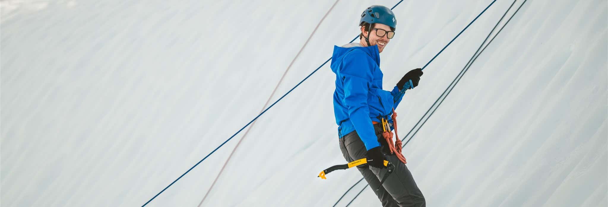 Arrampicata sul ghiaccio sul ghiacciaio Matanuska