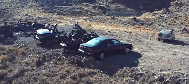 Esplosione di automobili nel deserto di Las Vegas