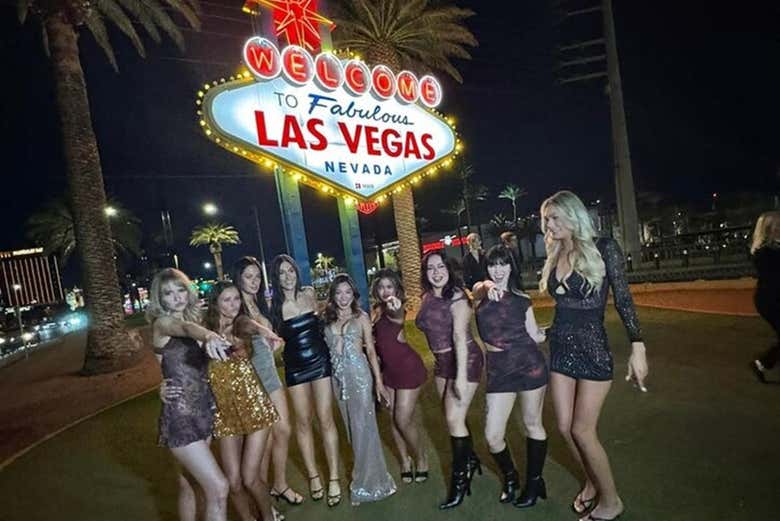 Imagen de Paseo privado en limusina por Las Vegas + Entrada a una discoteca