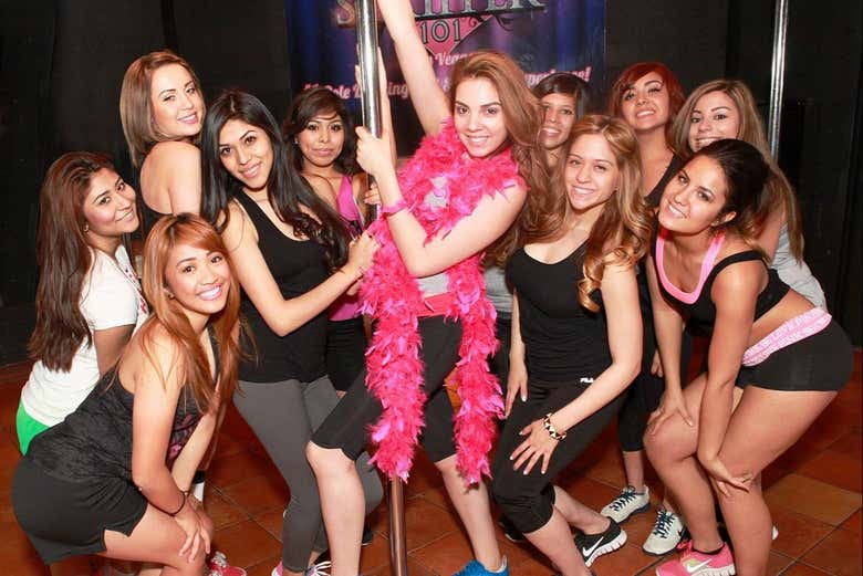 Aula de pole dance no Stripper 101 de Las Vegas