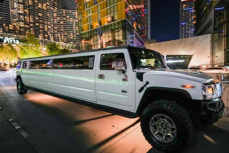 Paseo privado en limusina por Las Vegas + Entrada a una discoteca