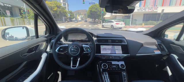 Esperienza in auto a guida autonoma a Los Angeles