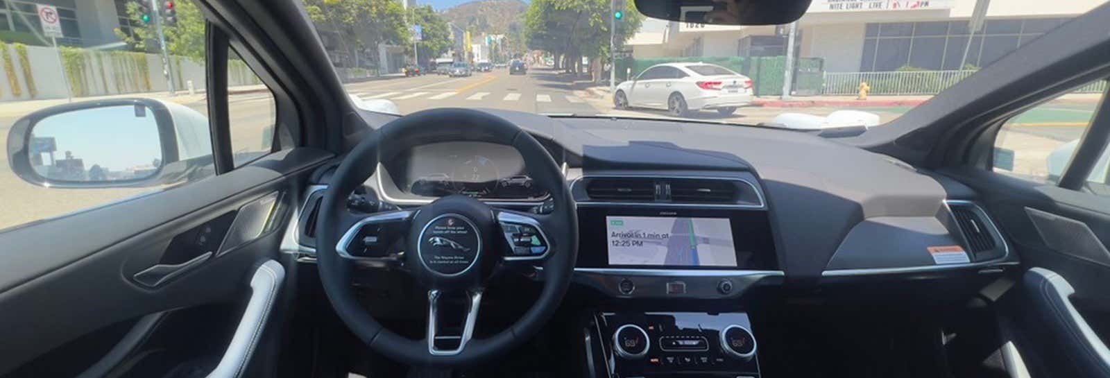 Esperienza in auto a guida autonoma a Los Angeles