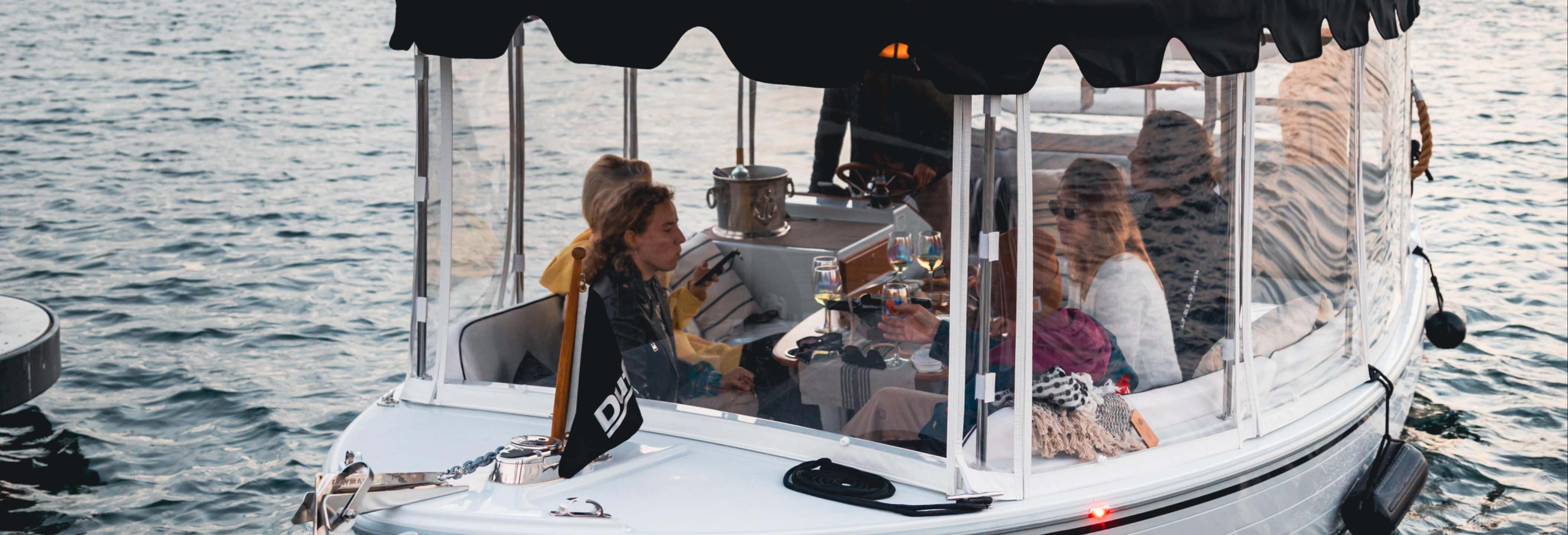 Giro in barca elettrica a Marina del Rey