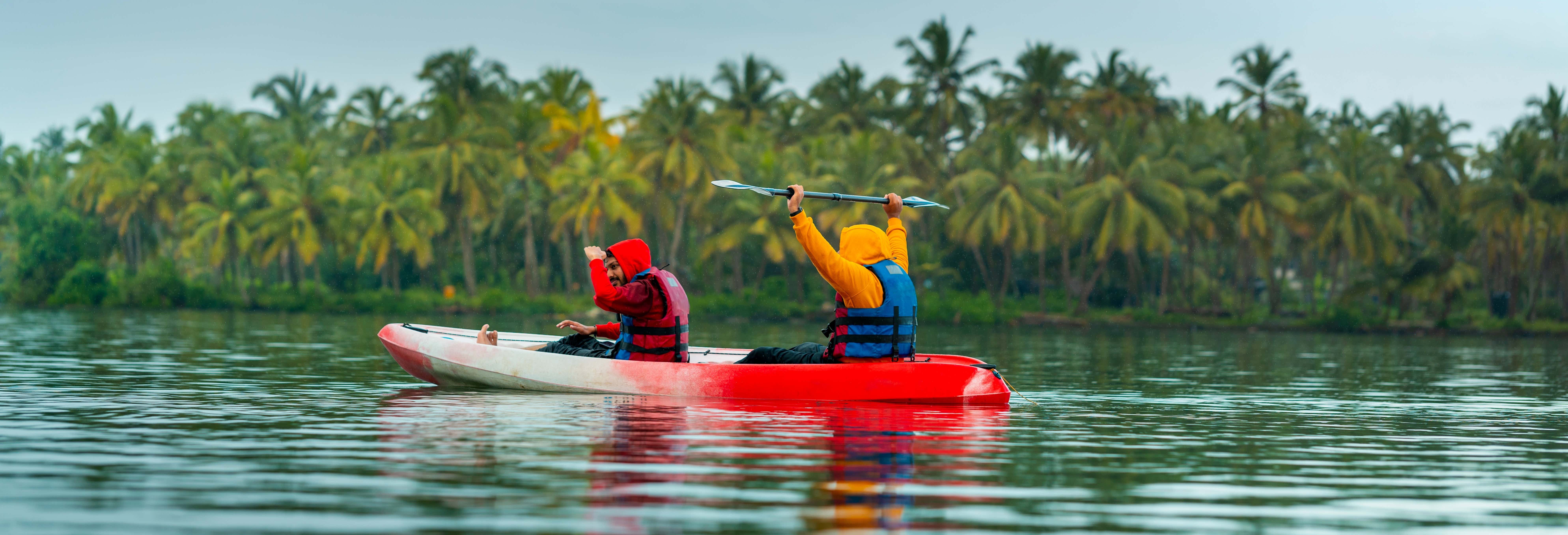 Kayak o paddle surf a Raccoon Island