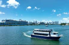 Paseo en barco por Las Casas de los Famosos