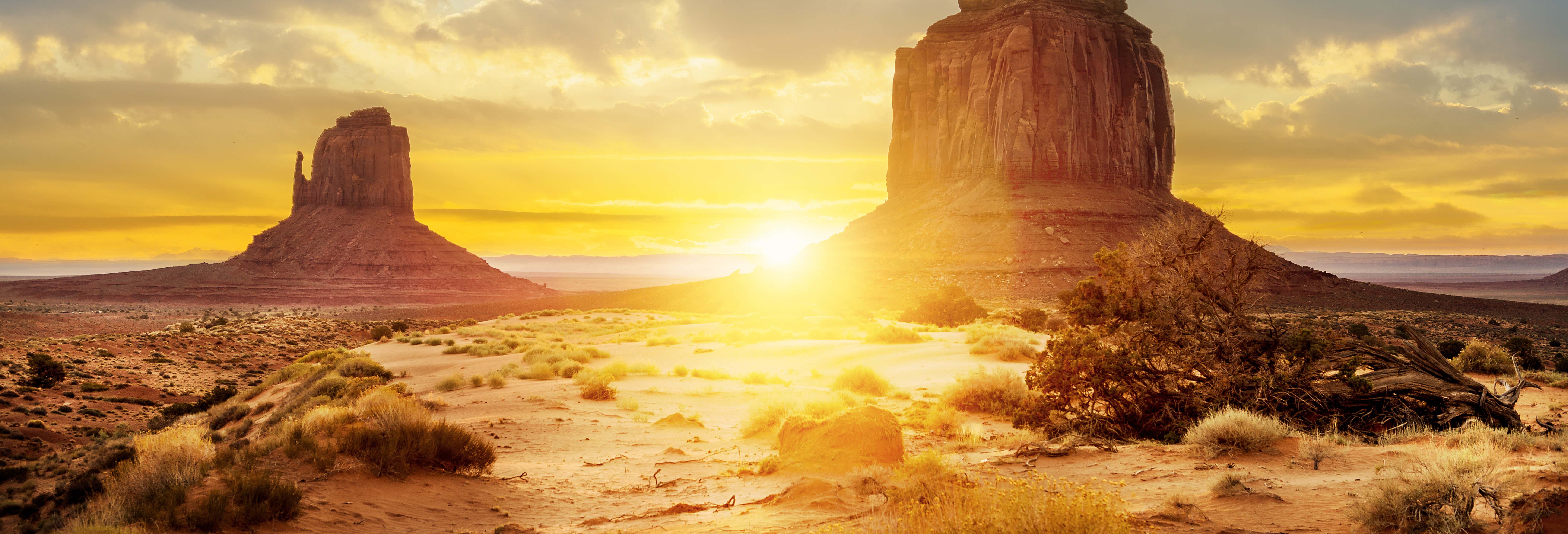 Monument Valley all'alba o al tramonto