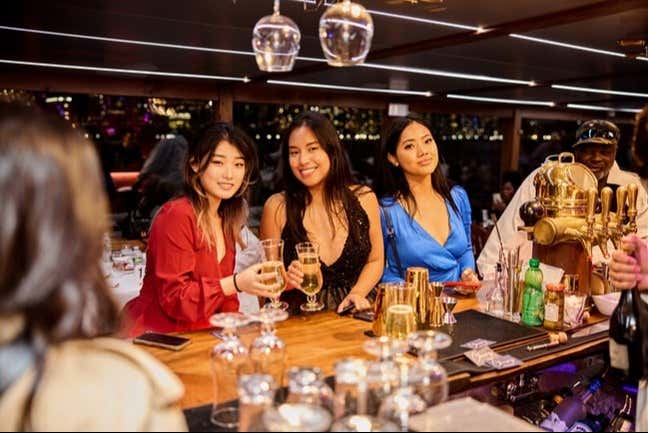 Imagen de Crucero de lujo con cena y música en directo