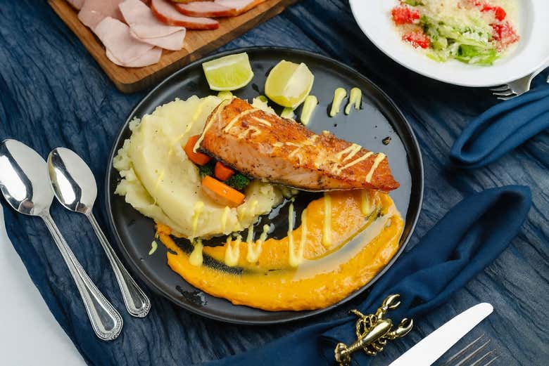 Imagen de Crucero de lujo con cena y música en directo