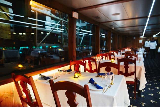 Imagen de Crucero de lujo con cena y música en directo