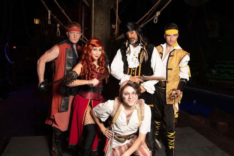 Pirate Boat Dinner with Show