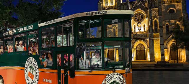 Tour serale di San Antonio in filobus