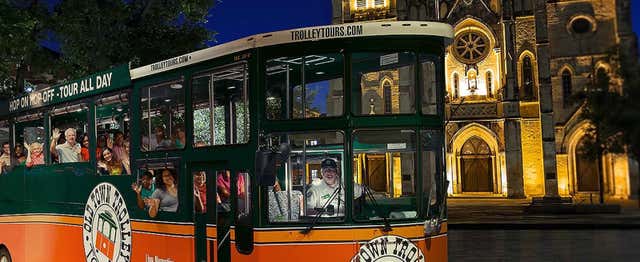 Tour nocturno en trolebús por San Antonio