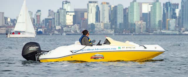 Conduite de bateau à moteur dans San Diego
