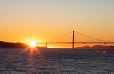 Paseo en barco al atardecer por la bahía de San Francisco