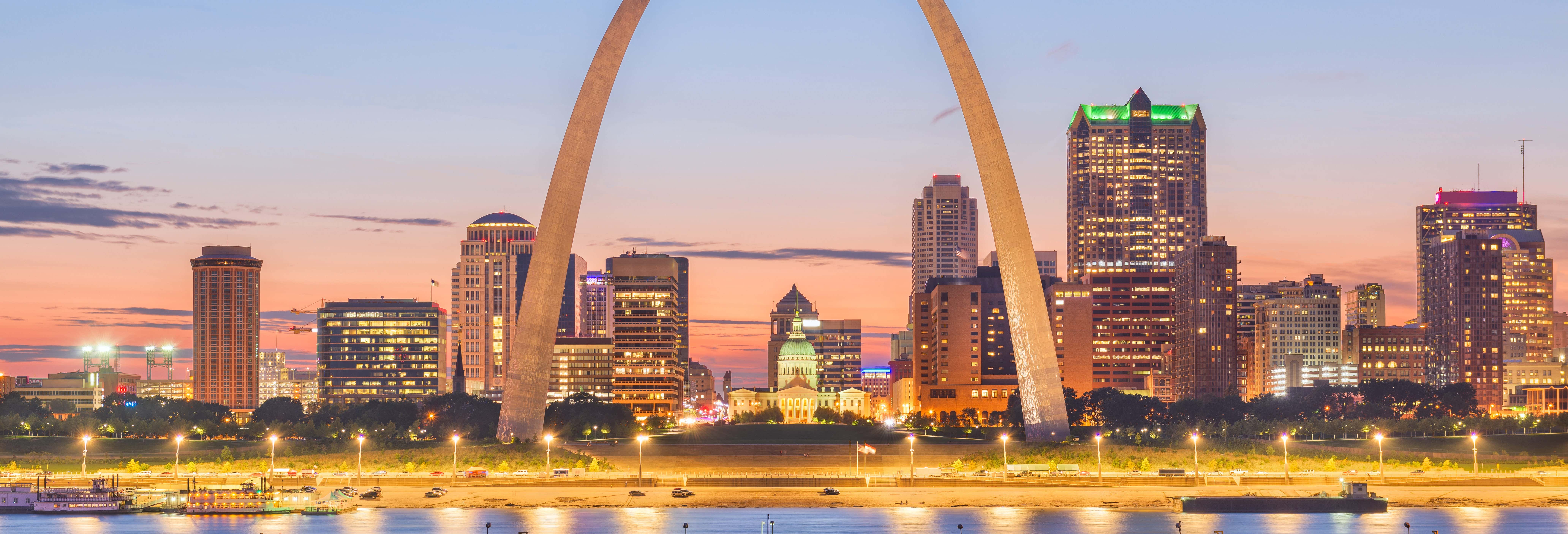 Tour di St. Louisi per piccoli gruppi + Giro in barca sul Mississippi + Elicottero