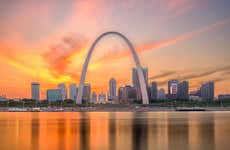 St. Louis Small Group Tour + Mississippi River Boat Ride