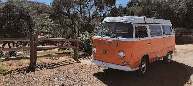 Malibù in furgoncino Volkswagen e degustazione di vini