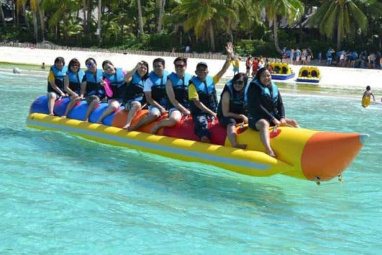 Passeio de banana boat por Boracay Reserve em